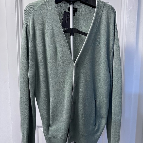 CLUB MONOCO CARDIGAN SWEATER ….NEW WITH TAGS,,,NEVER WORN - Picture 3 of 9